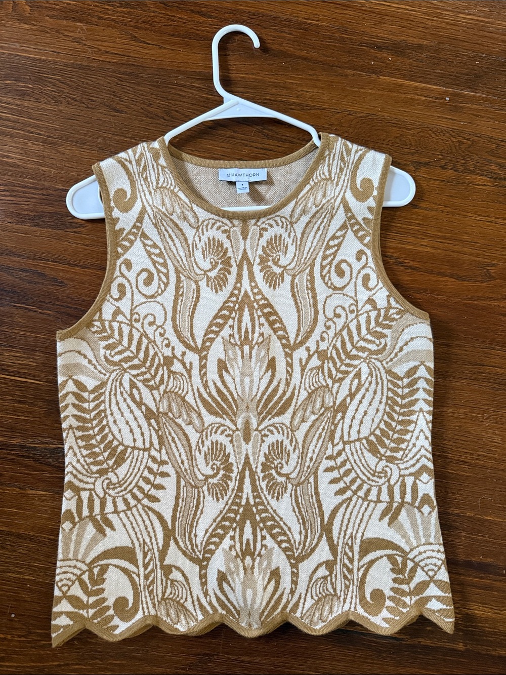 Sleeveless Knit Tank Top - with gold & cream art deco pattern